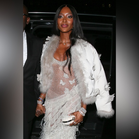 Rare runway 2016 silver pearl embroidered butterfly fur coat — Naomi Campbell - Picture 2 of 11